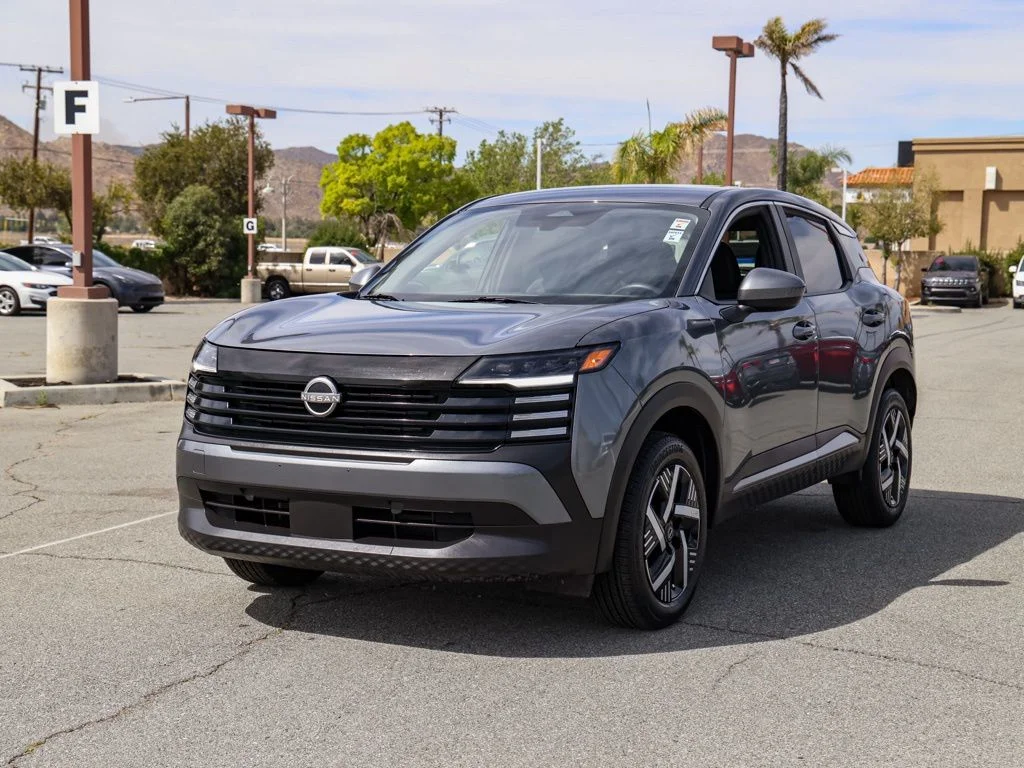 Used 2025 Gray Nissan SV image 7