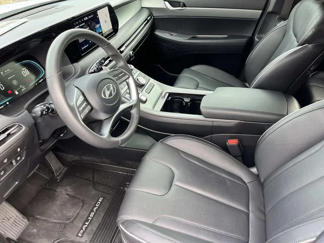 Used 2025 White Hyundai SEL image 25