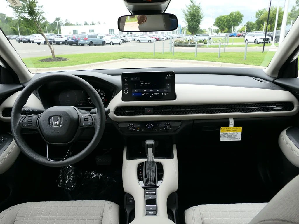 New 2027 Platinum White Pearl Honda LX image 16