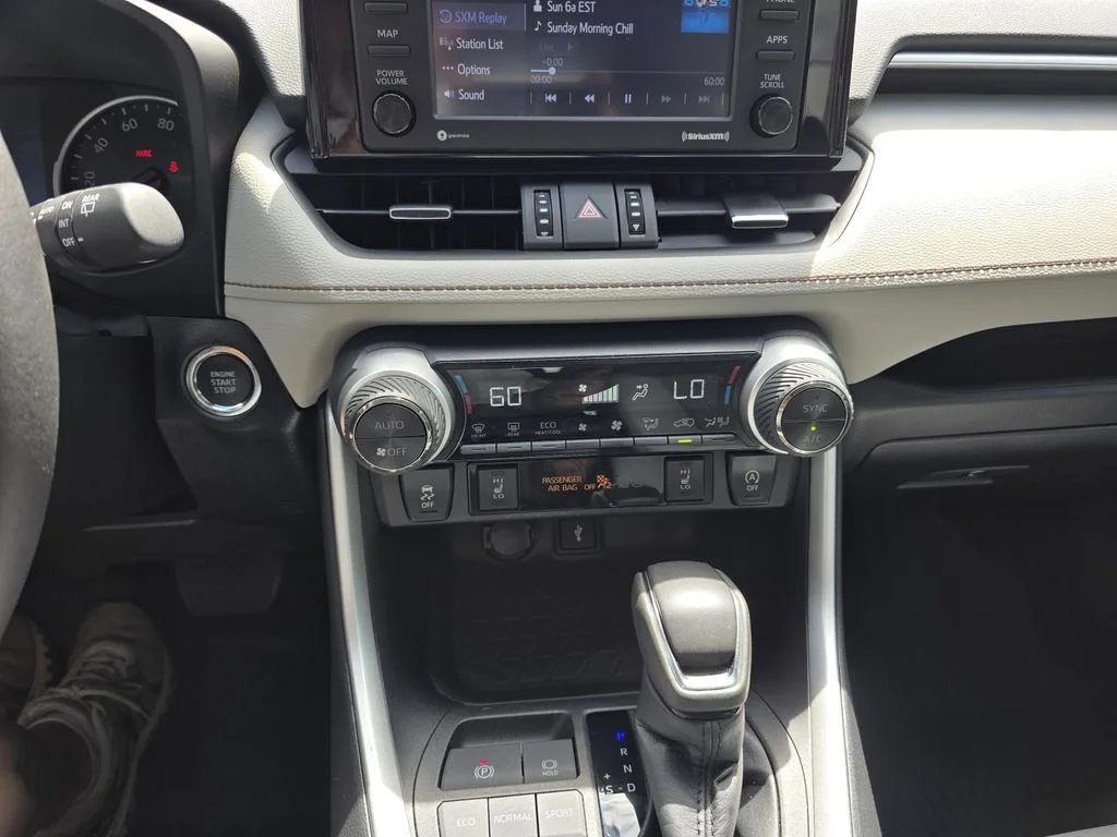 Used 2022 Midnight Black Metallic Toyota XLE Premium image 16