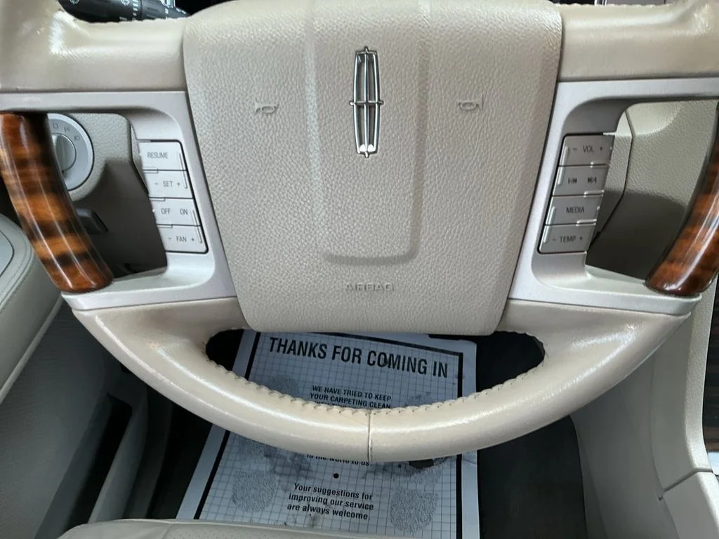Used 2007 Gray Lincoln Base image 18