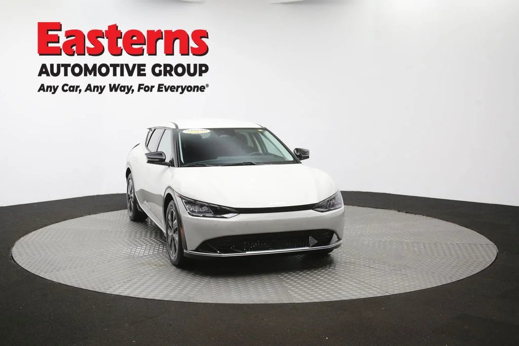 Used 2023 White Kia Wind image 54
