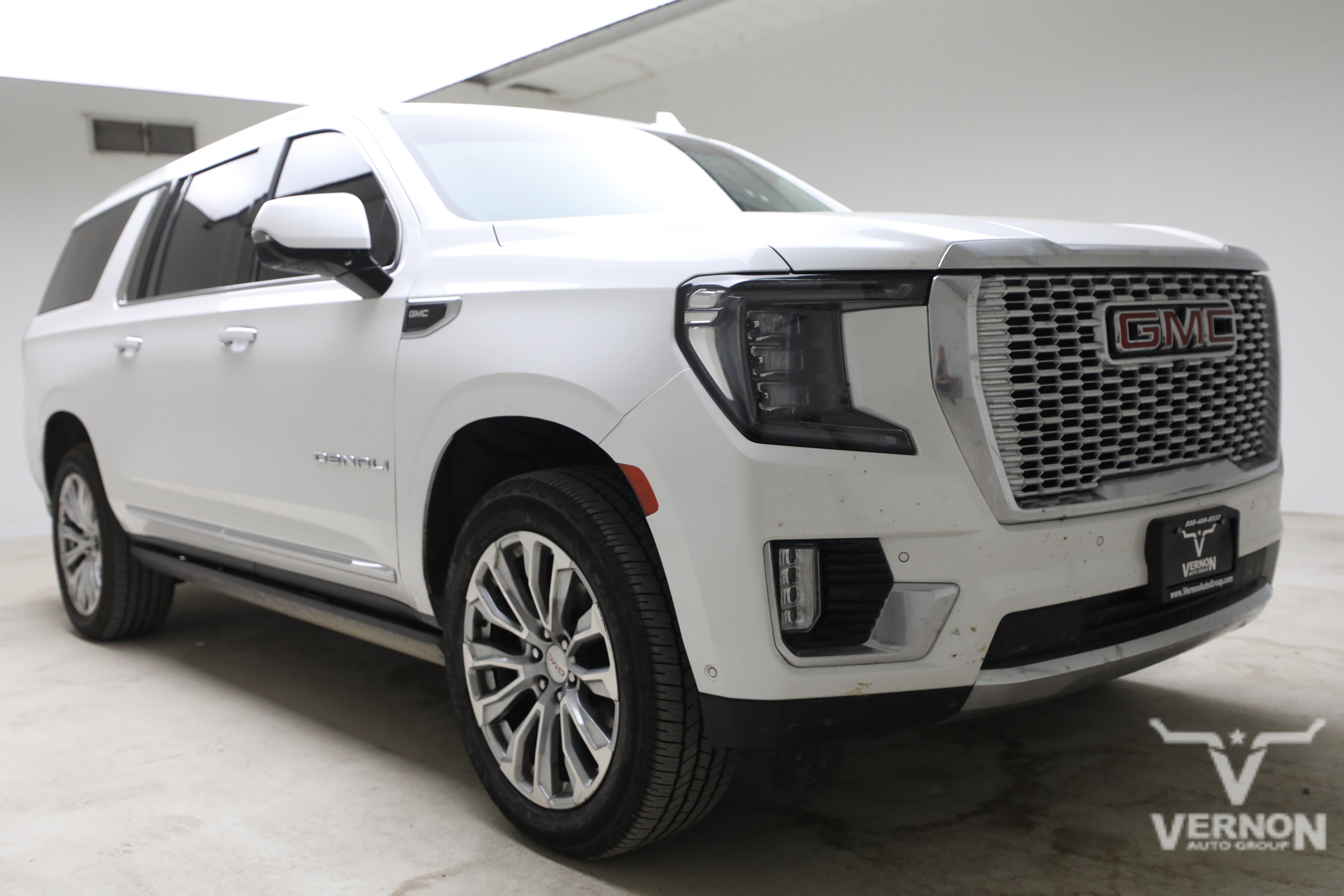 Used 2024 White Frost Tricoat GMC Y image 6