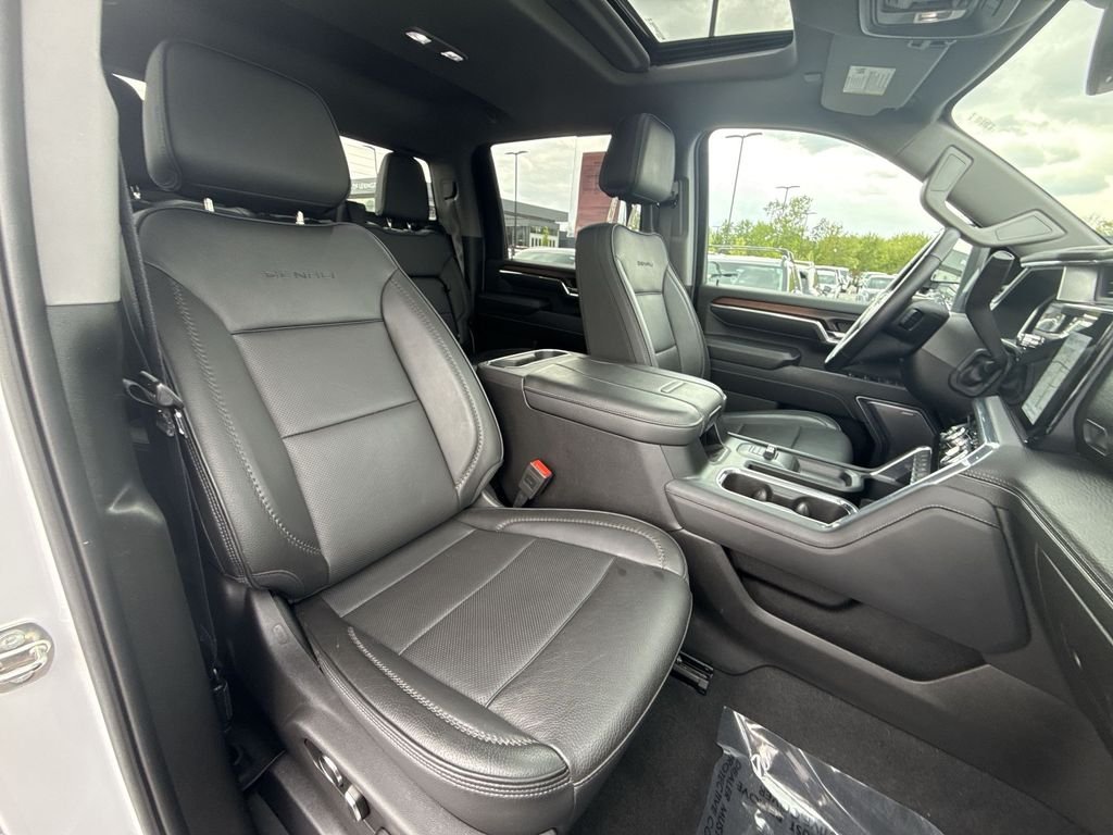 Used 2024 White GMC Denali image 24