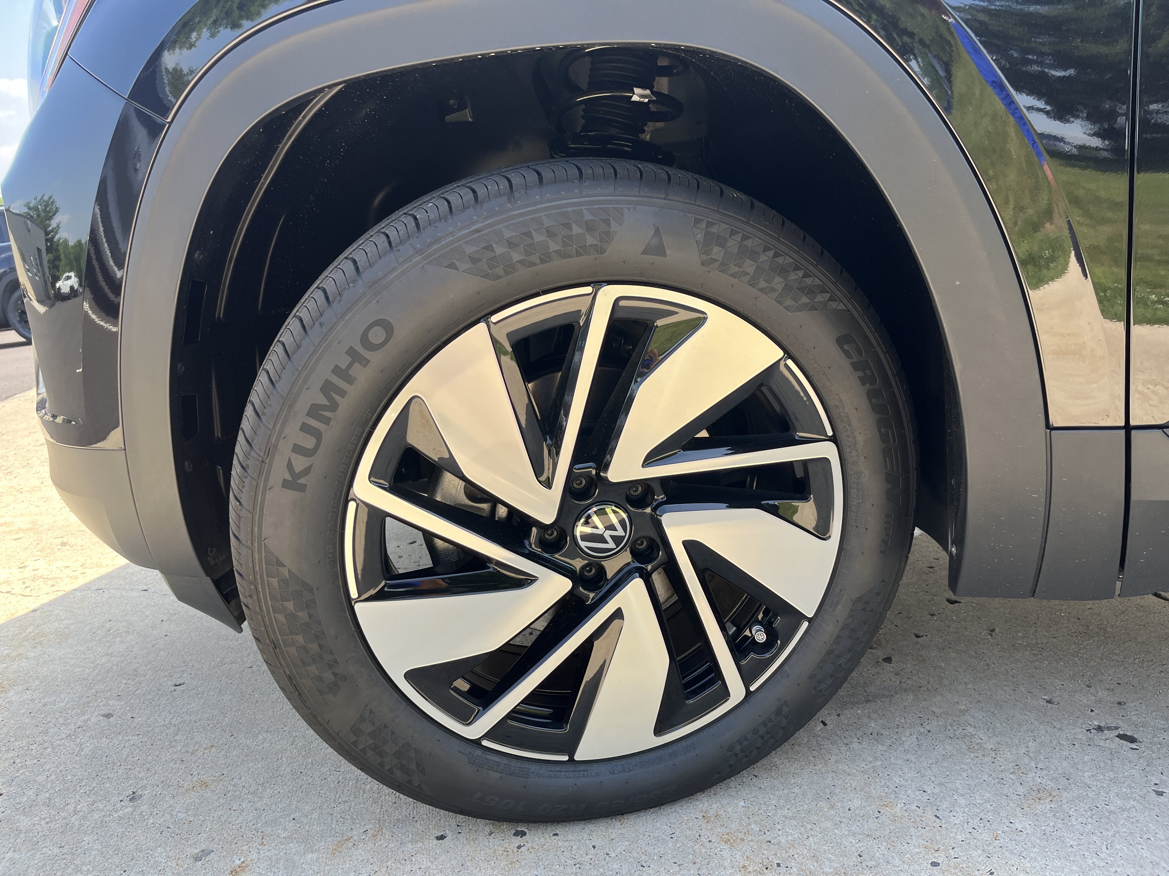 New 2026 Black Volkswagen 2.0T SE w/Technology image 17
