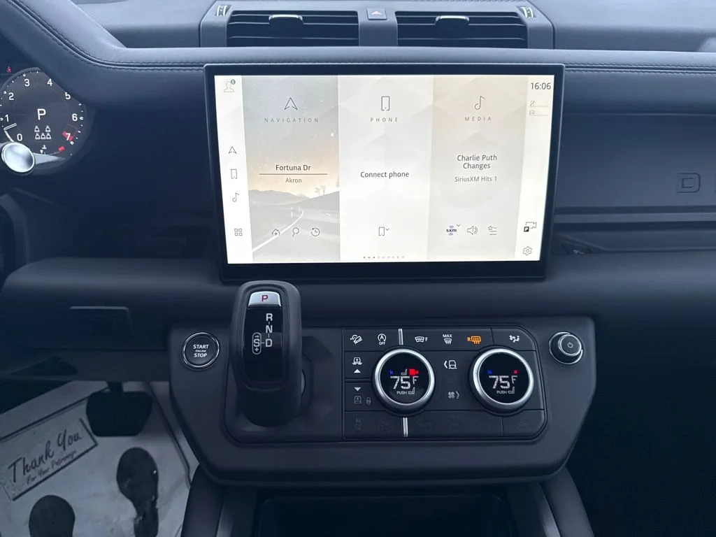 2025 Land Rover Defender X-Dynamic SE - Photo 21