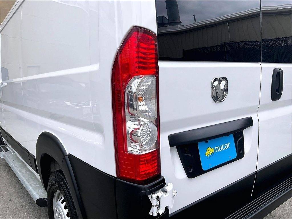 Used 2025 White Ram Base image 32