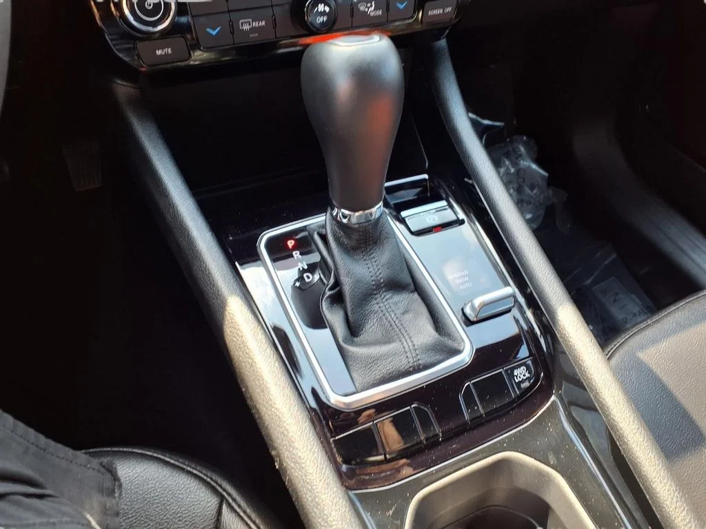 Used 2025 White Jeep Limited image 11