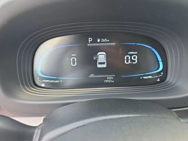 Used 2025 White Hyundai SEL image 19