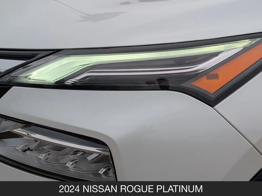 Used 2024 White Nissan Platinum image 10