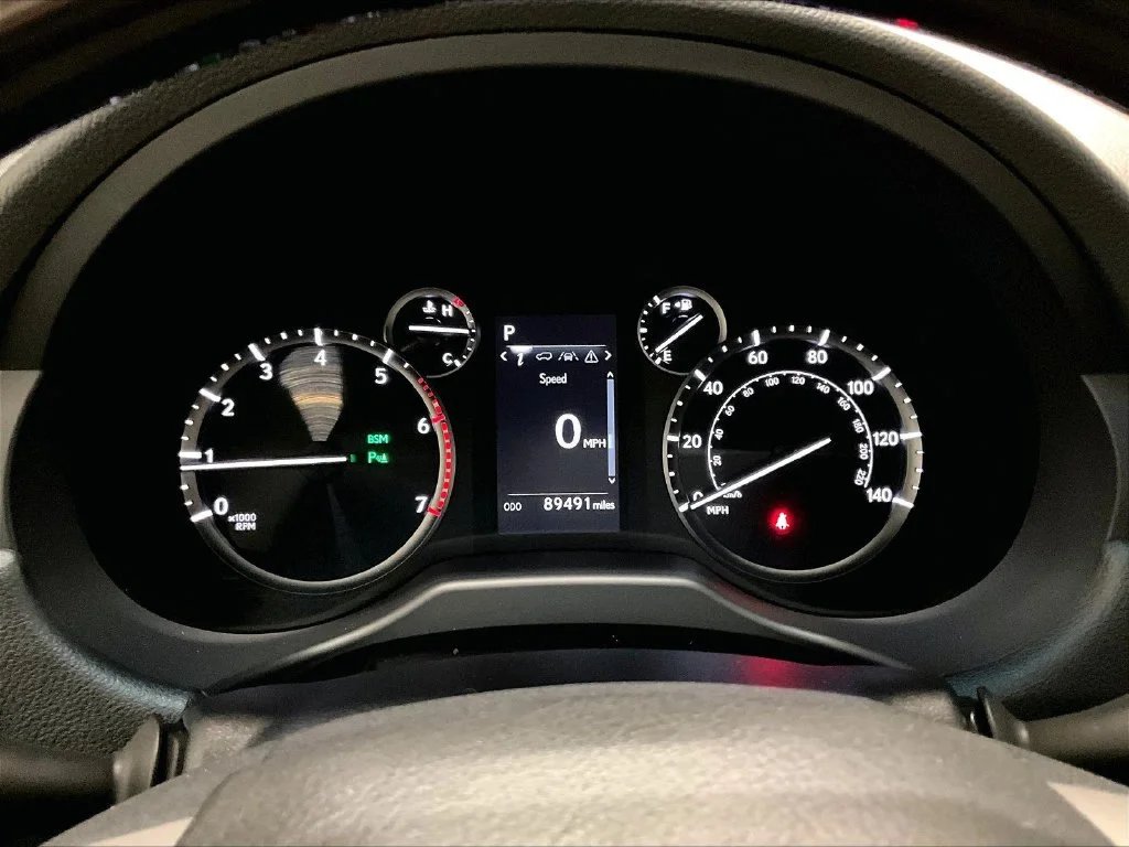 Used 2023 White Lexus 460 image 13