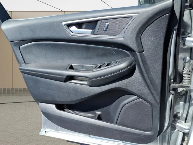 Used 2022 Silver Ford SEL image 28