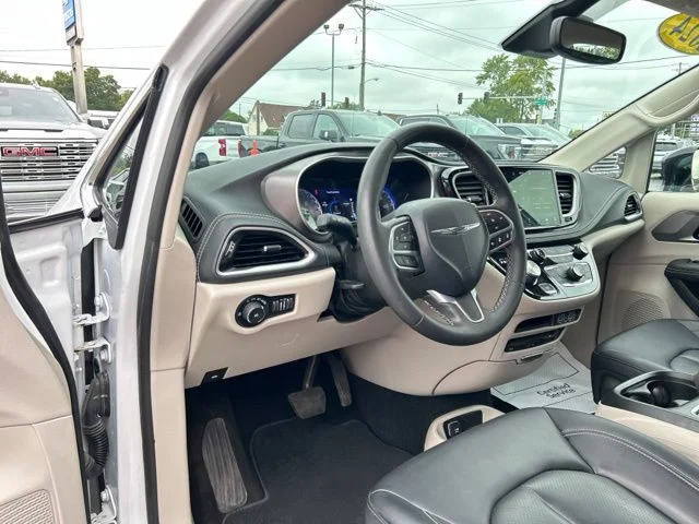 Used 2024 Bright White Clearcoat Chrysler Touring L image 32