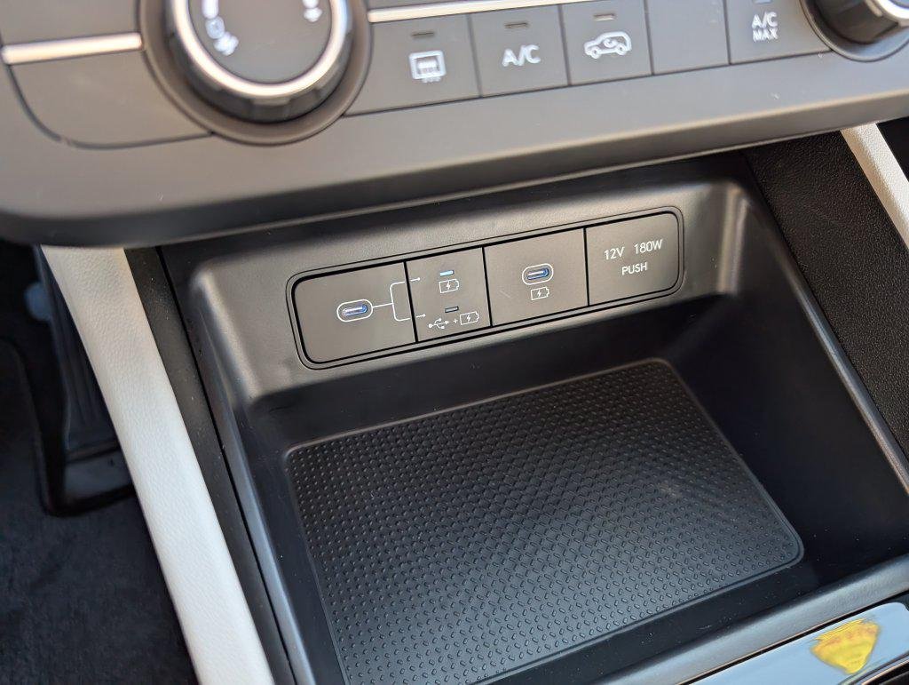 New 2026 Black Hyundai SE FWD image 25