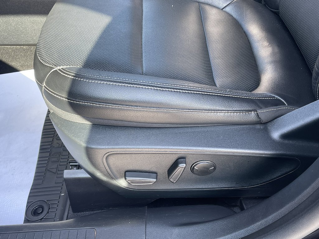 Used 2020 Agate Black Metallic Ford Titanium image 35