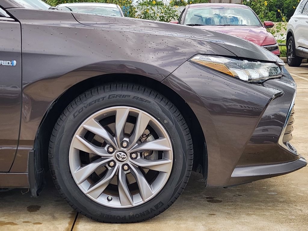 Used 2020 Brownstone Toyota Hybrid XLE image 10