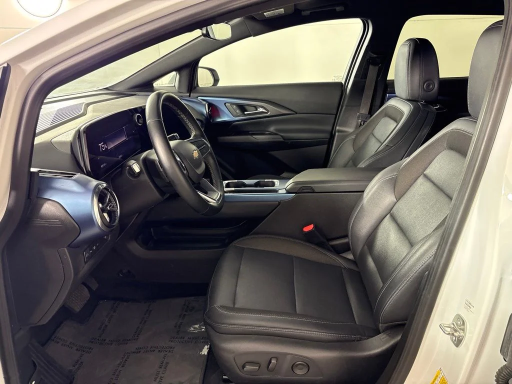 Used 2024 White Chevrolet LT image 25
