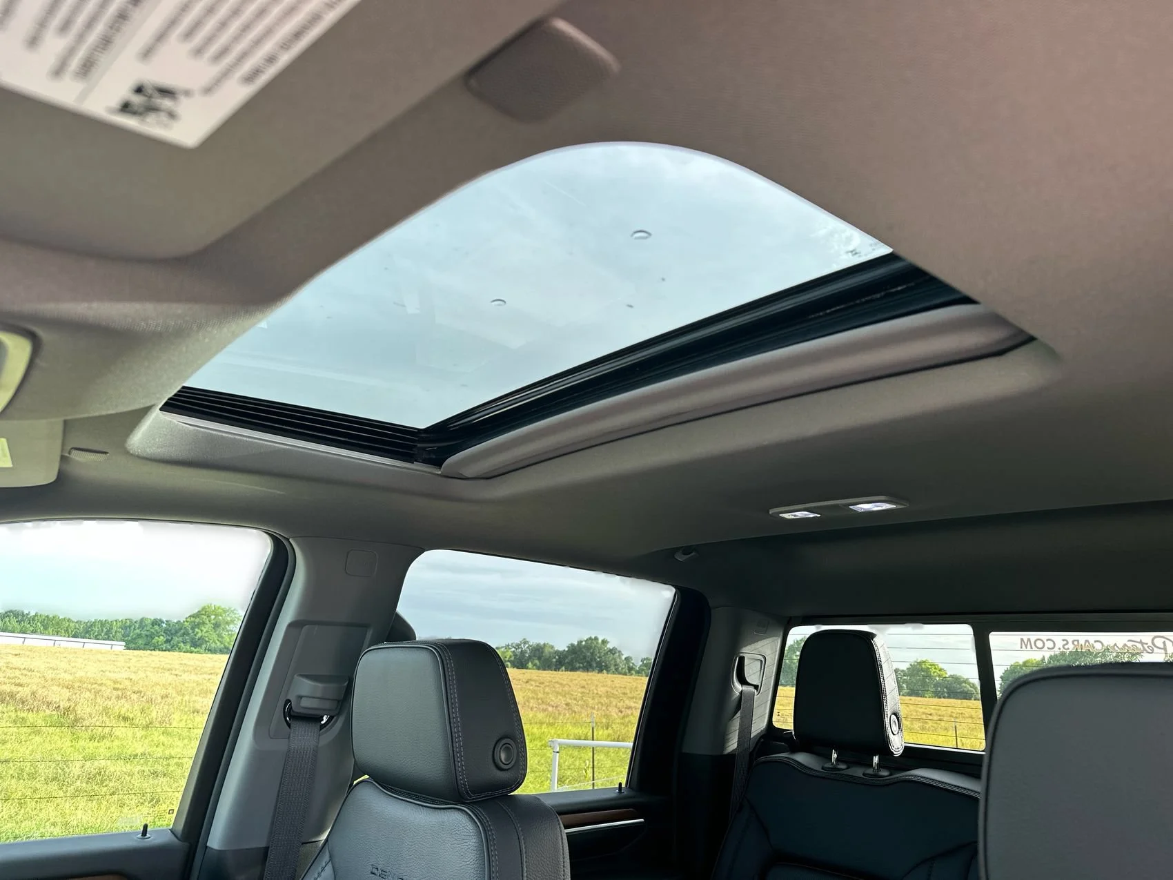 Used 2025 White GMC Denali image 23