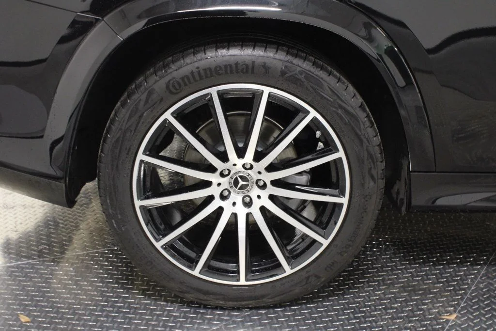Used 2025 Black Mercedes-Benz GLS 450 image 16