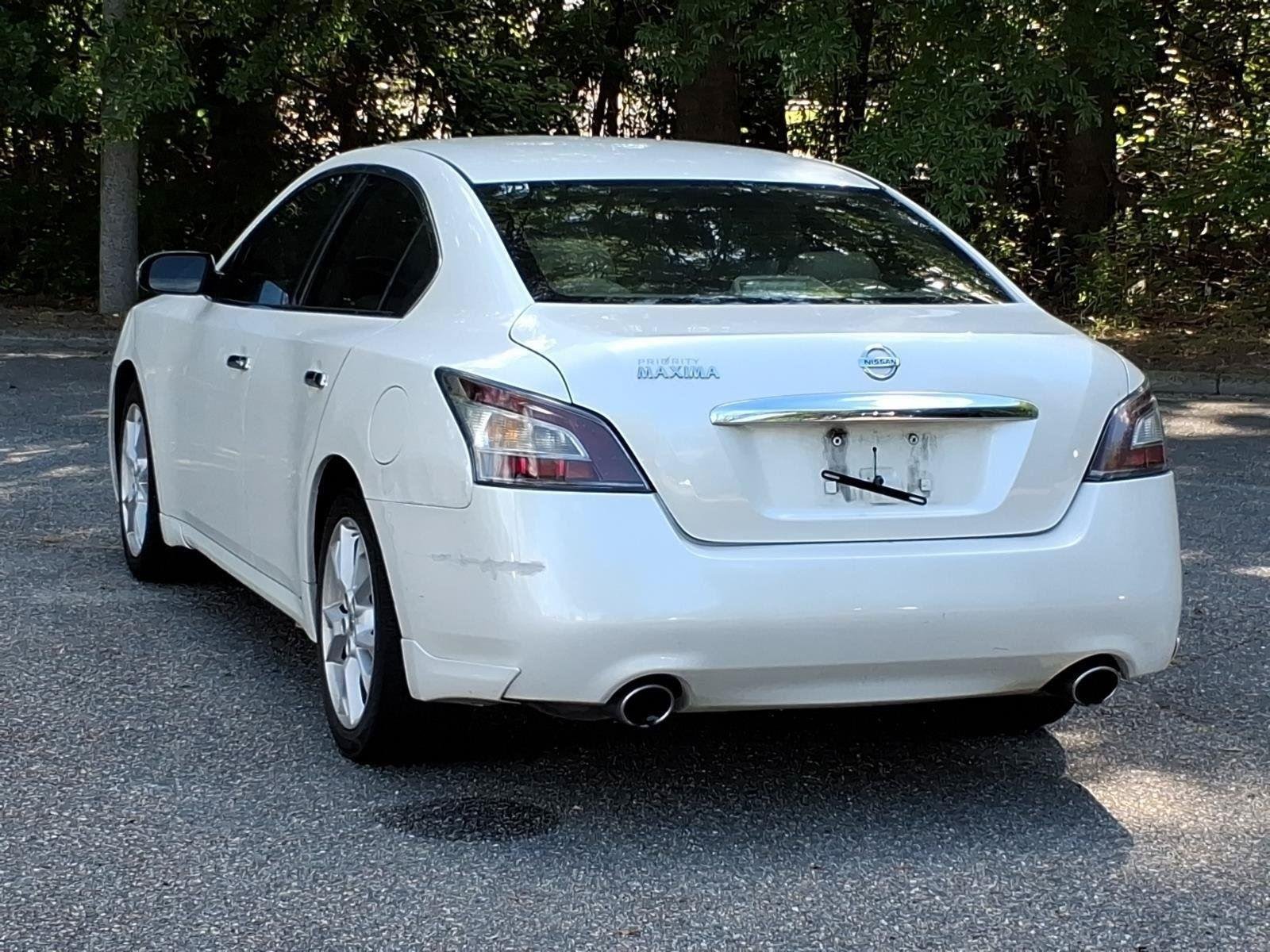 Used 2013 Pearl White Nissan 3.5 SV image 8