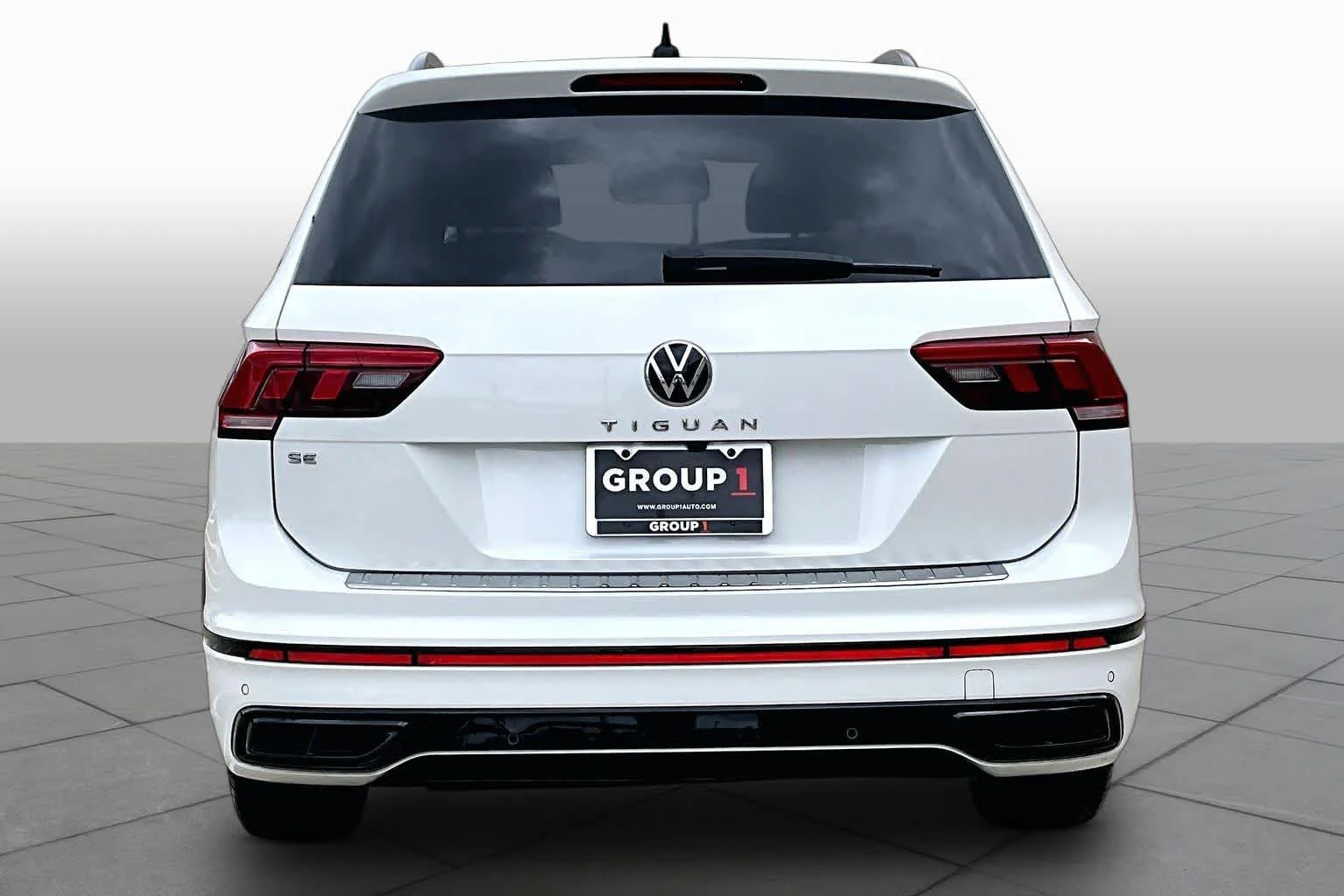 Used 2022 Oryx White Pearl Volkswagen SE R-Line Black image 5