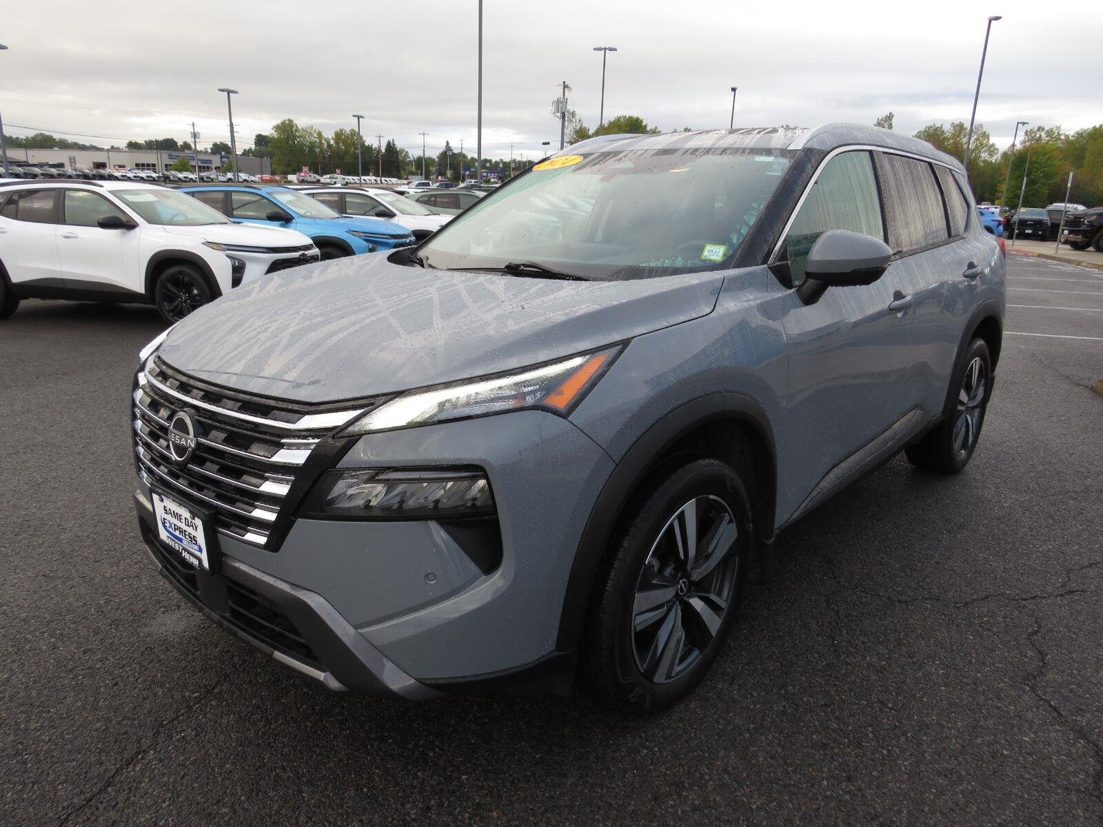 Used 2024 Boulder Gray Pearl Nissan SL image 11