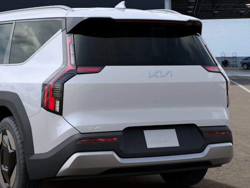 New 2026 Glacial White Pearl Kia Wind AWD image 13