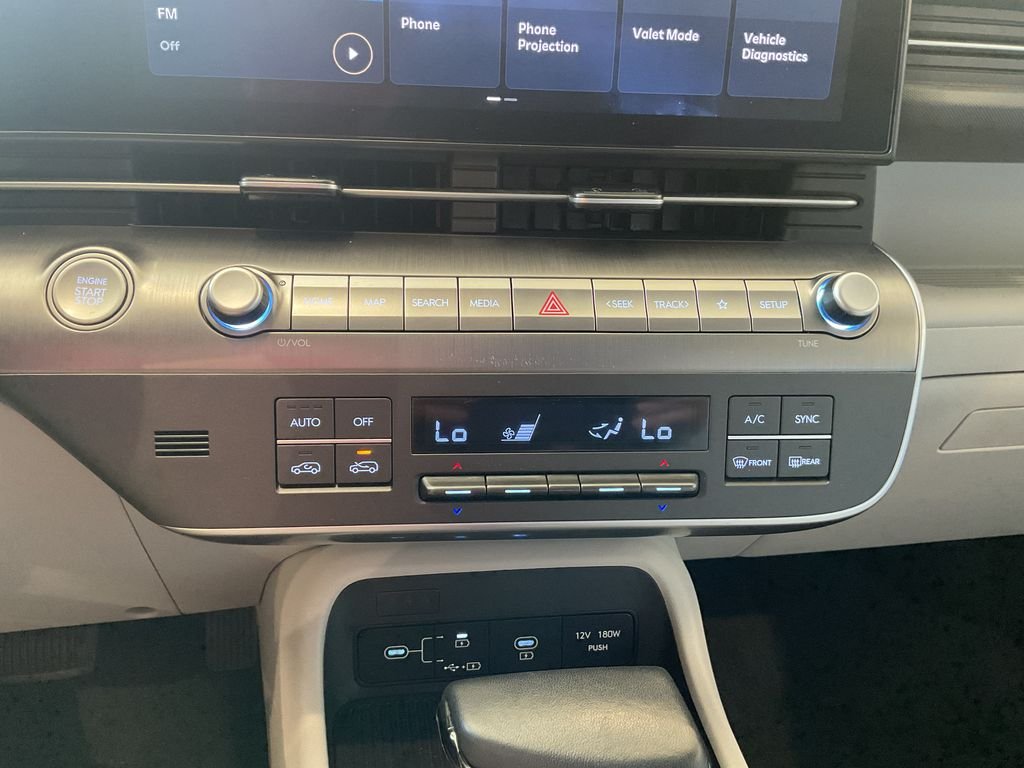 Used 2025 White Hyundai SEL image 25