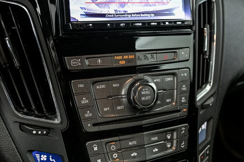 Used 2014 Black Diamond Tricoat Cadillac  image 27