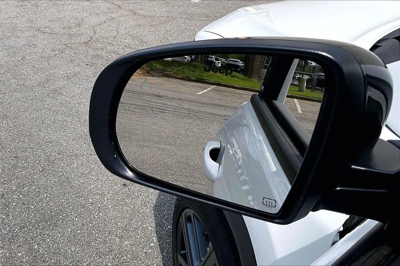New 2026 Bright White Clearcoat Jeep Latitude image 21