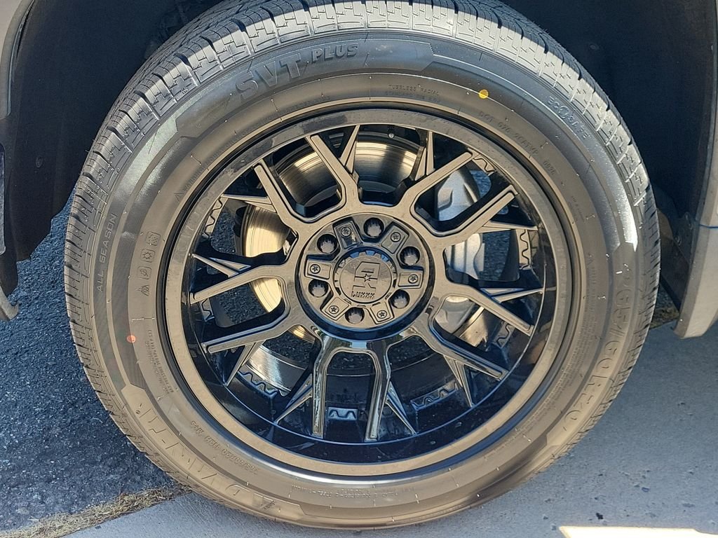 Used 2024 Silver GMC AT4 image 23