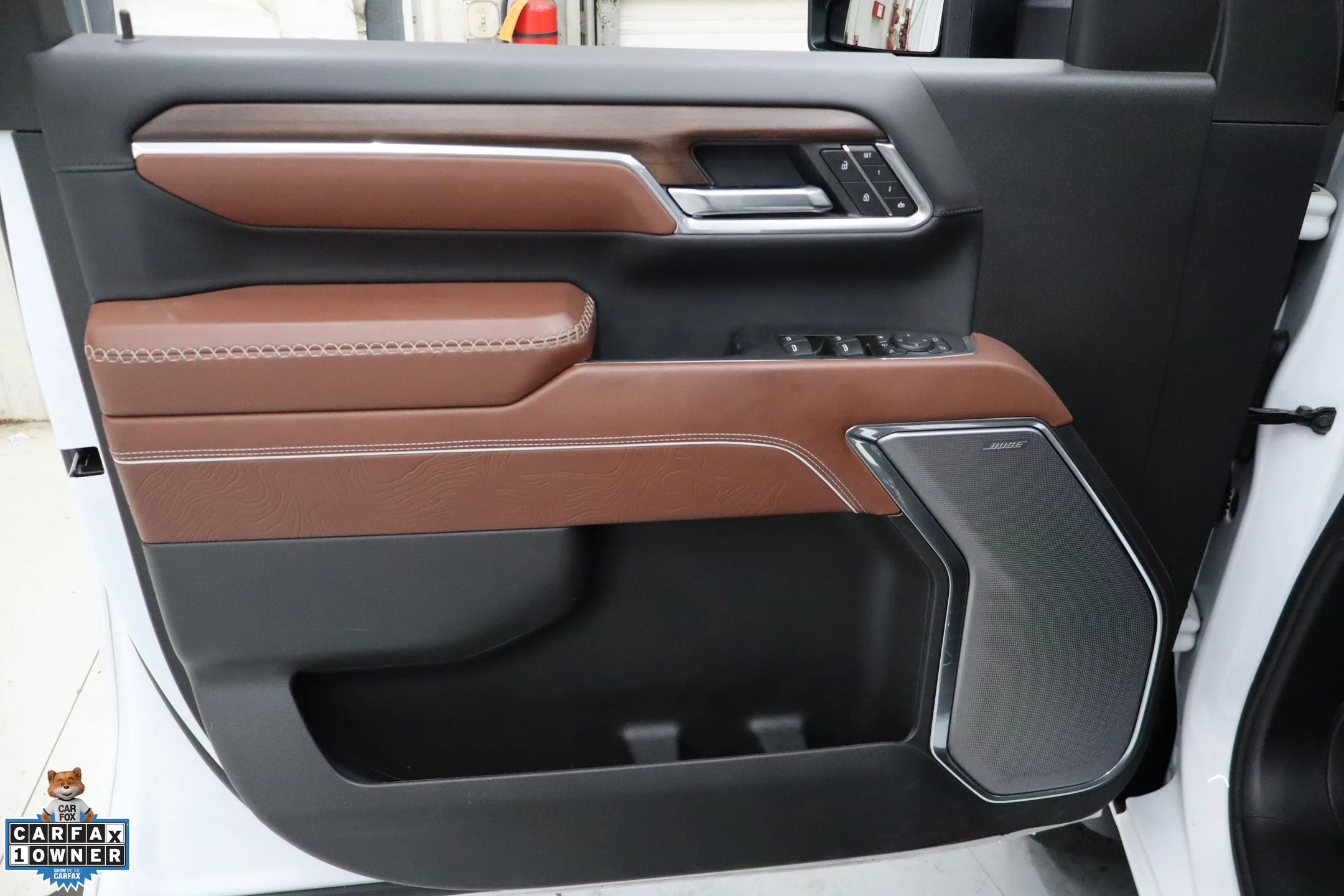 Used 2025 White GMC Denali Ultimate image 12