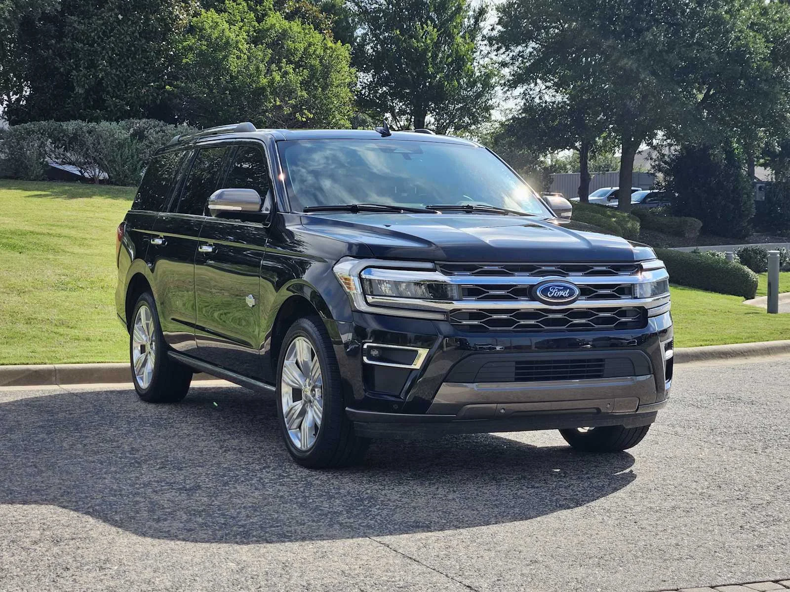 Used 2024 Agate Black Metallic Ford King Ranch image 2