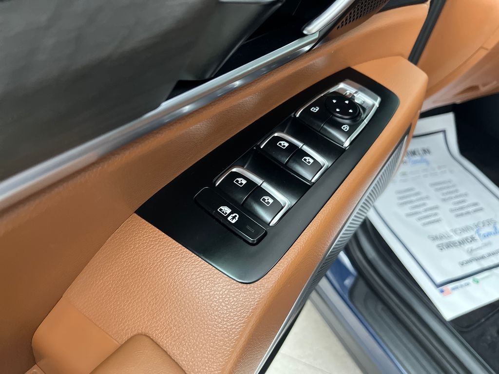 Used 2023 Black Kia EX X-Line image 11
