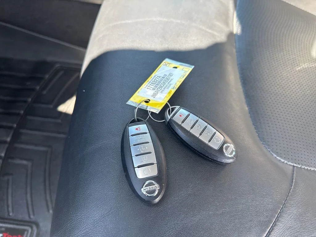 Used 2019 Blue Nissan SL image 41