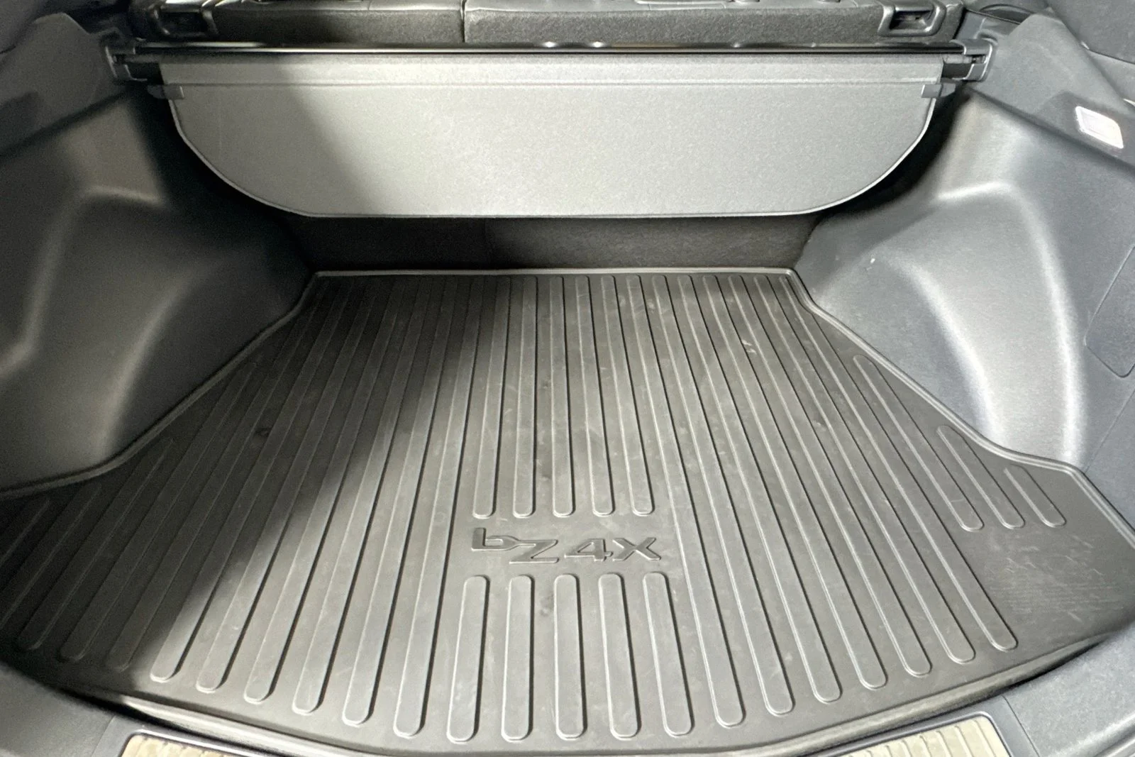 Used 2025 White Toyota Limited image 25
