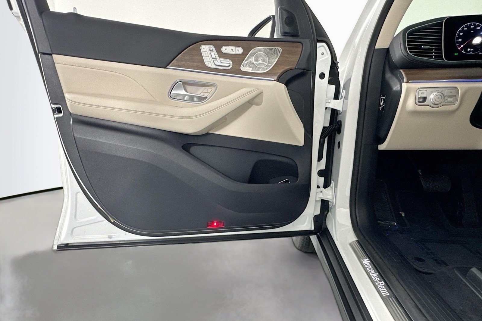 New 2026 Polar White Mercedes-Benz GLS 450 4MATIC® SUV image 21