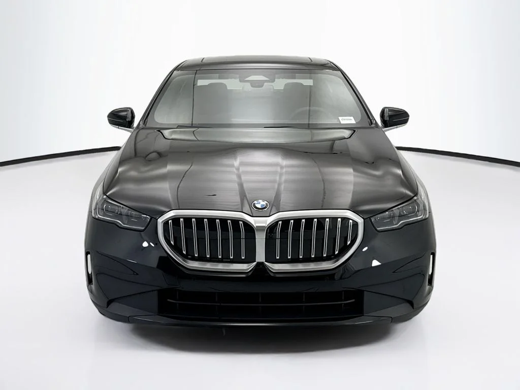 New 2027 Dk. BMW 530i image 2
