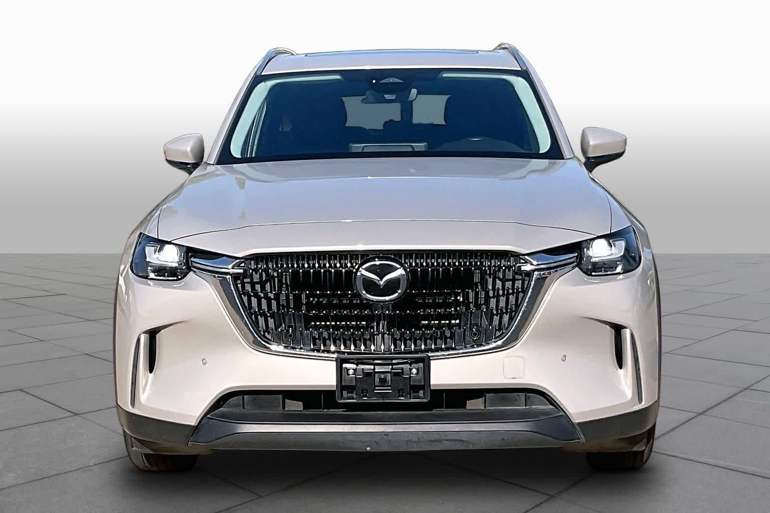 Used 2025 Platinum Quartz Mazda Preferred Package image 4