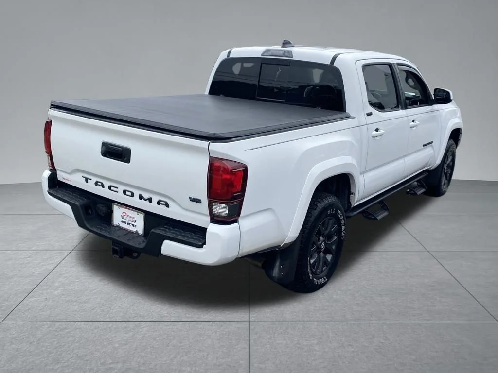 Used 2020 White Toyota SR5 image 14