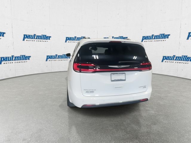 Certified Used 2022 Bright White Clearcoat Chrysler Limited image 9