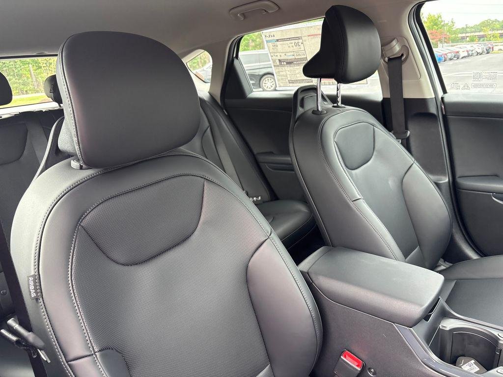 New 2026 Snow White Pearl Kia EX image 30