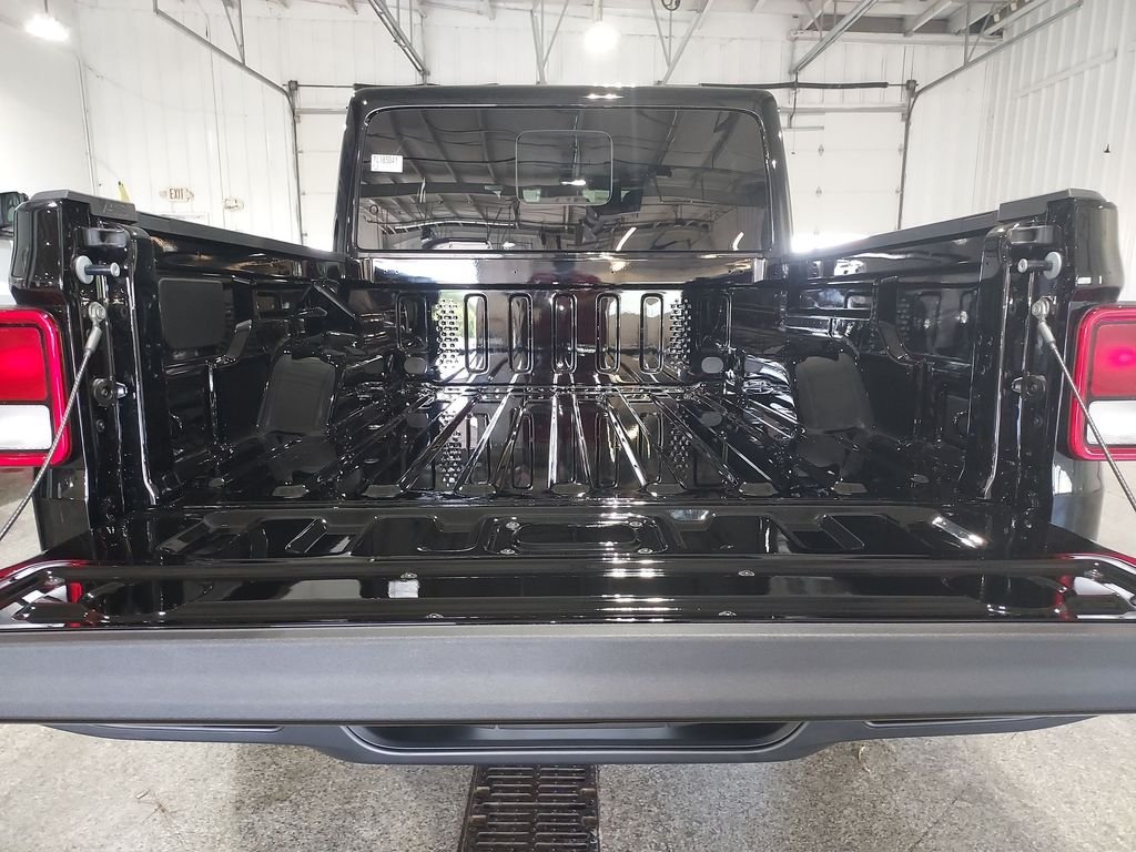 New 2026 Black Clear-Coat Exterior Paint Jeep 85th Anniversary Edition image 28