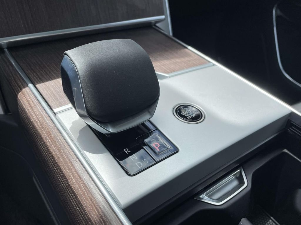 New 2026 Carpathian Grey Land Rover SE image 30