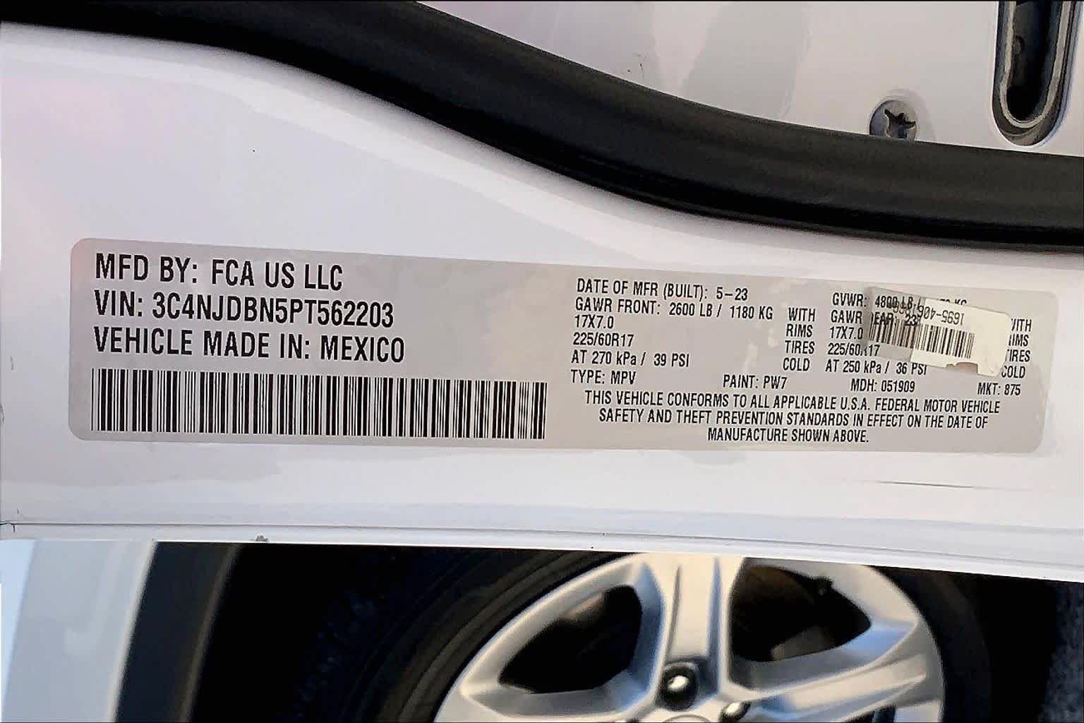 Used 2023 Bright White Clearcoat Jeep Latitude image 34