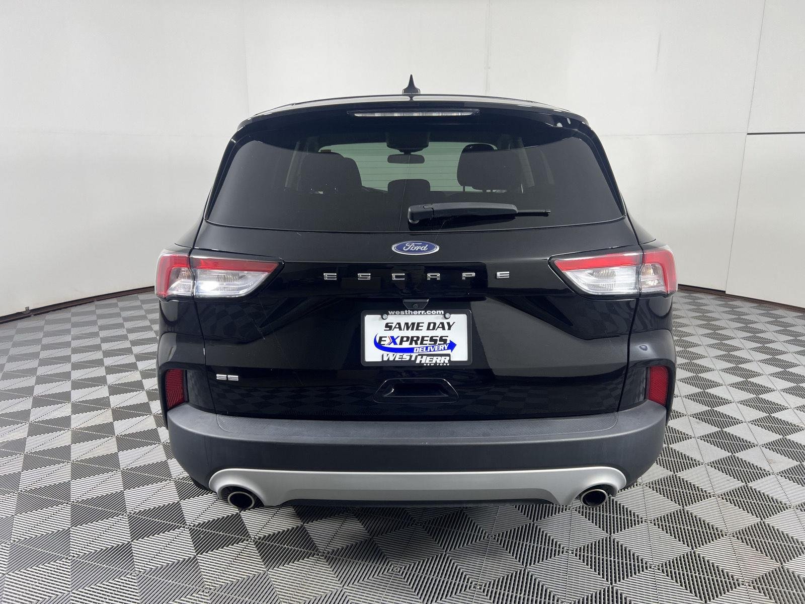 Used 2022 Agate Black Ford SE image 10