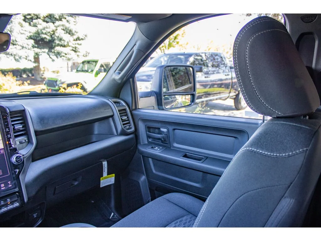 New 2026 Granite Crystal Metallic Clearcoat Ram Tradesman image 20