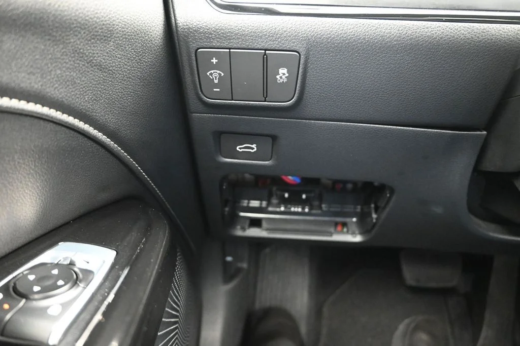 Used 2025 Steel Kia GT-Line image 18