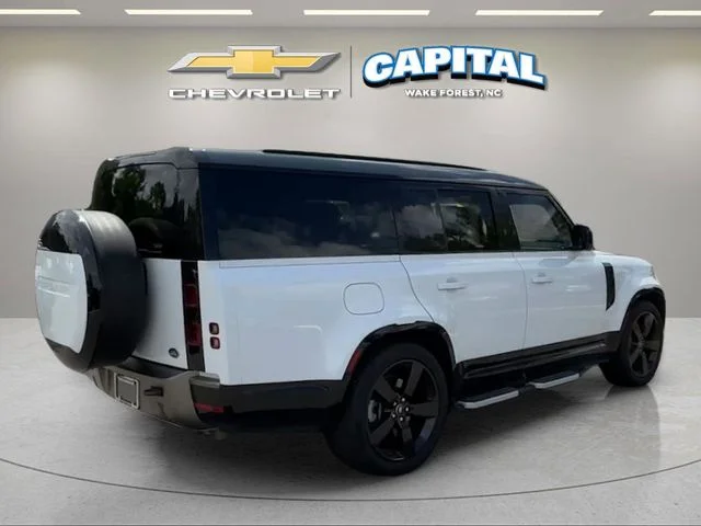 Used 2023 White Land Rover X-Dynamic SE image 5