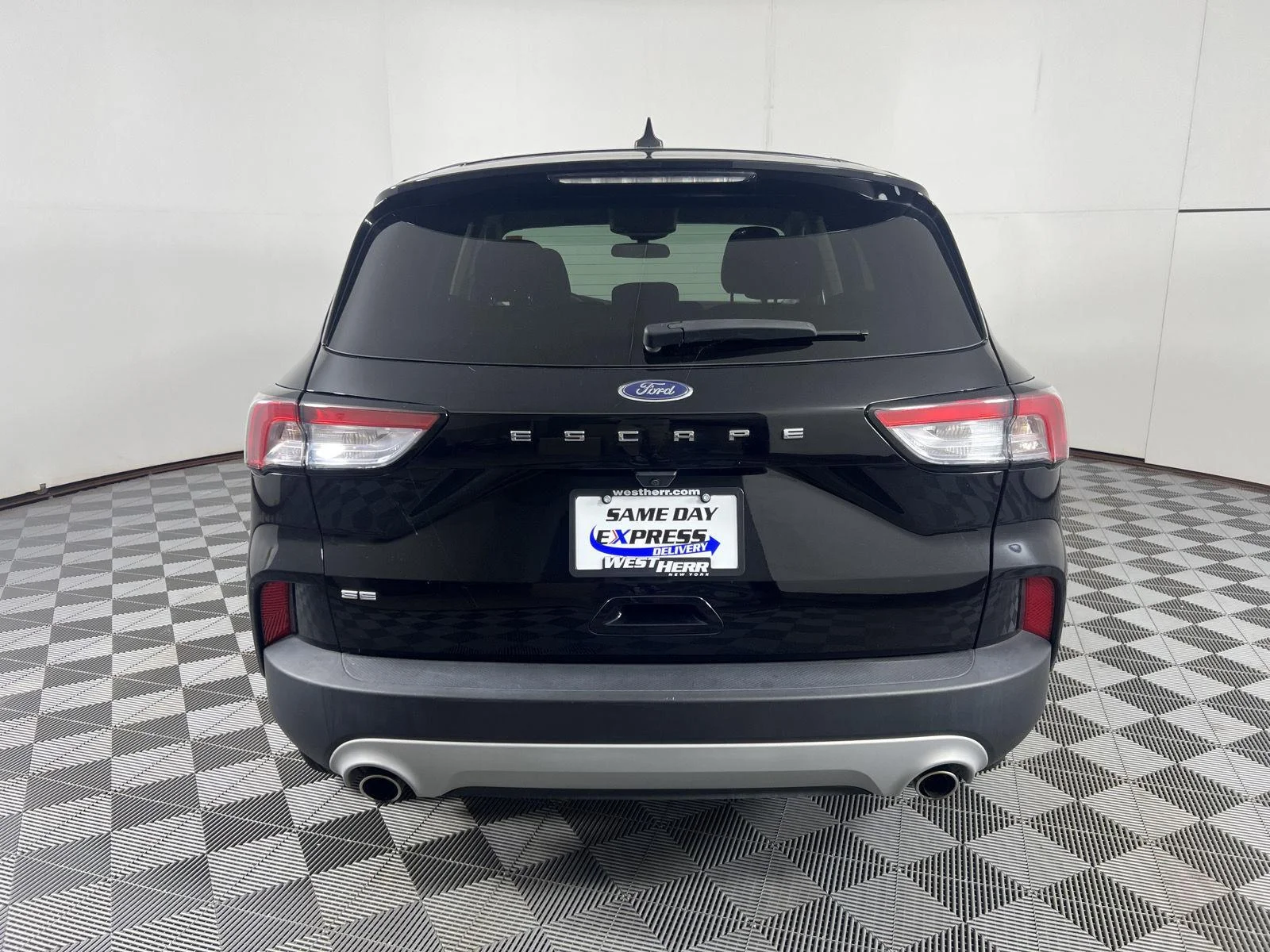 Used 2022 Agate Black Ford SE image 10